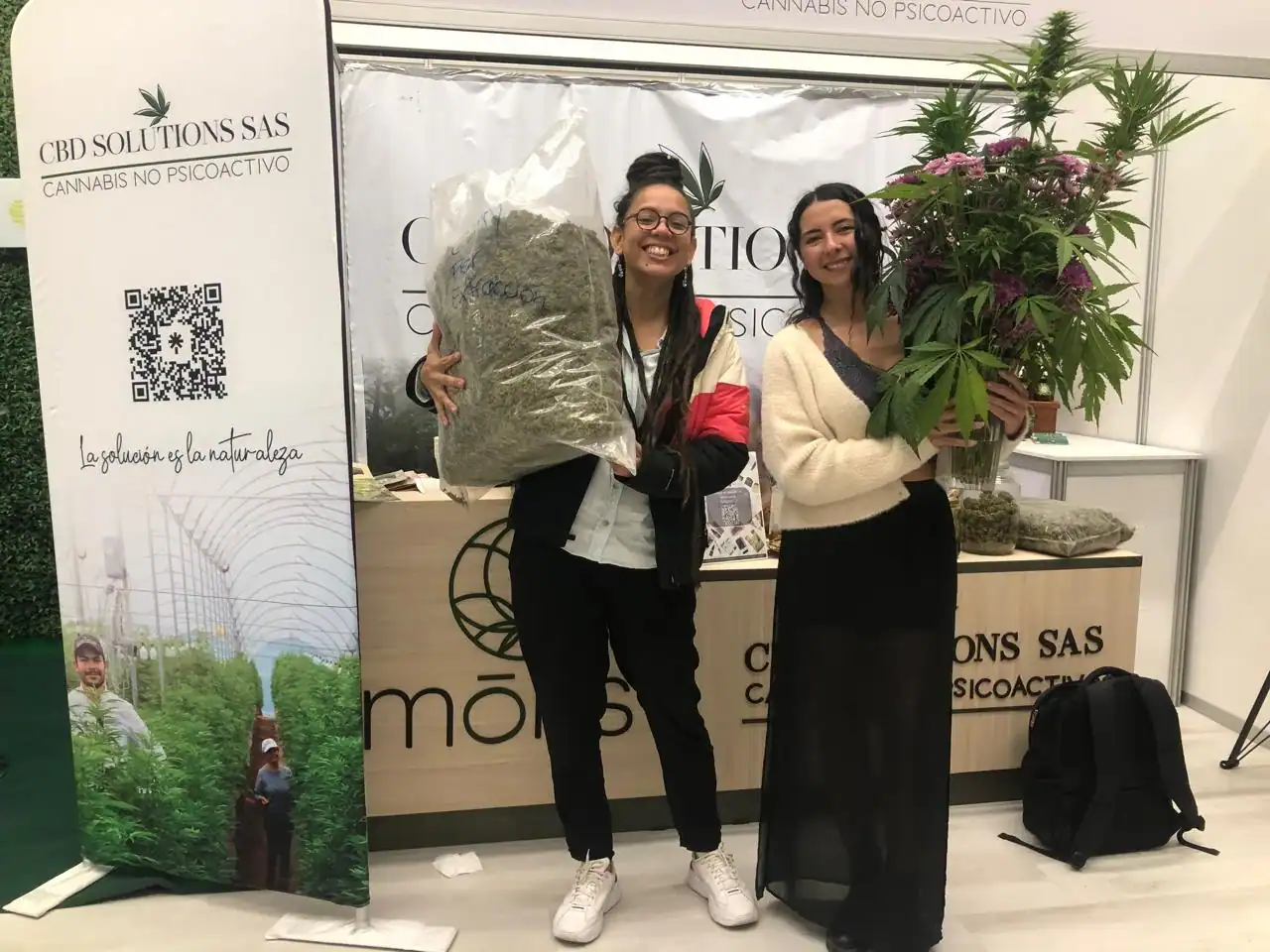 Equipo de REDCANN Ecuador en jornada de recolección de firmas